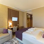 Outlet Hotel 4*