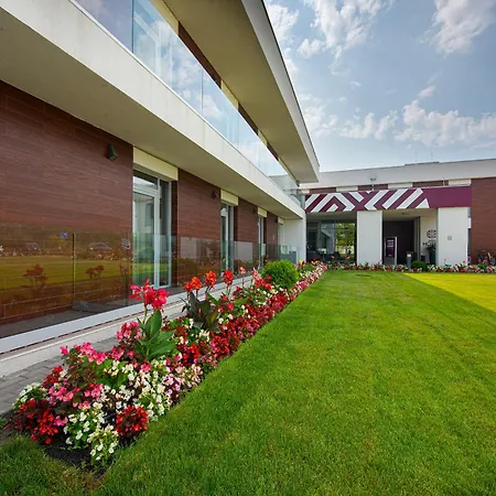 Ξενοδοχείο Outlet 4*