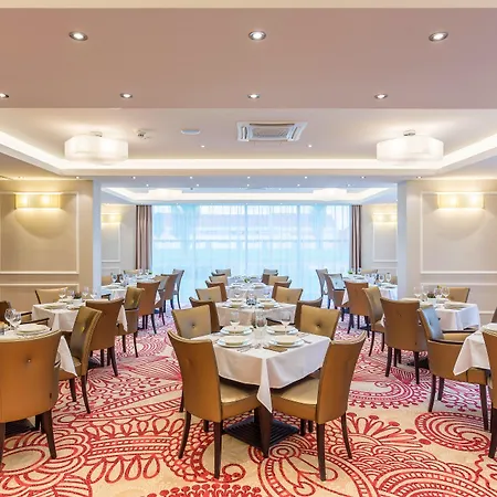 Ξενοδοχείο Outlet 4*