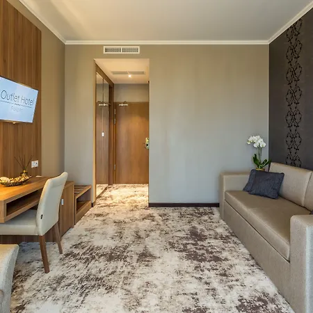 Outlet Hotel