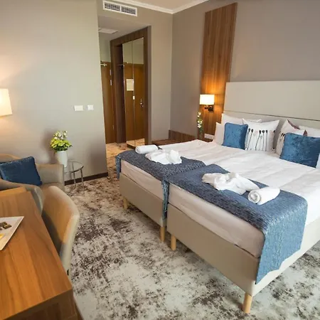 Outlet Hotel 4*
