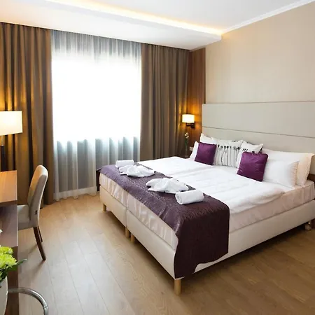 Outlet Hotel 4*