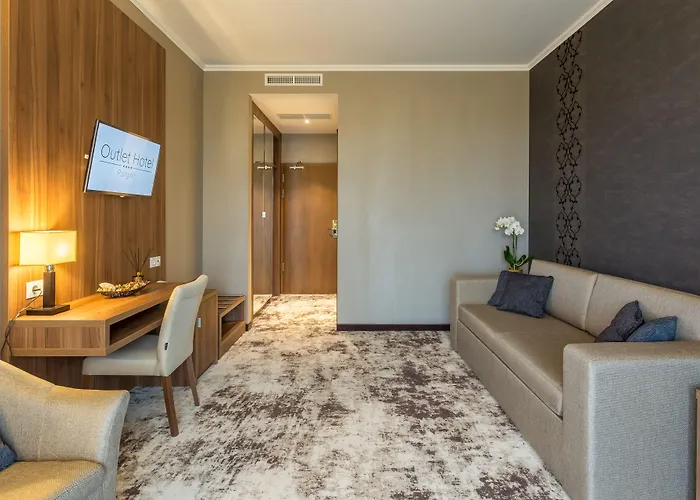 Outlet Hotel